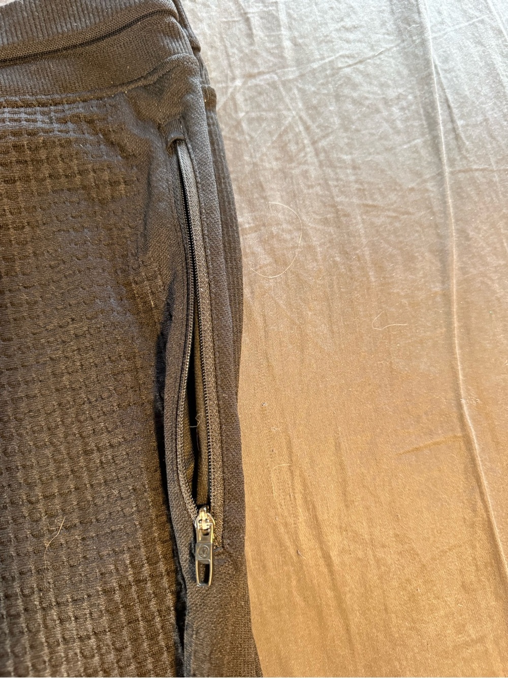 lululemon Mens Black Engineered Warmth Joggers - Picture 5 of 8